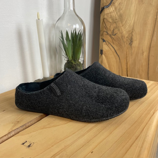 Skechers tøfler – bred passform med Memory Foam og åpen hæl