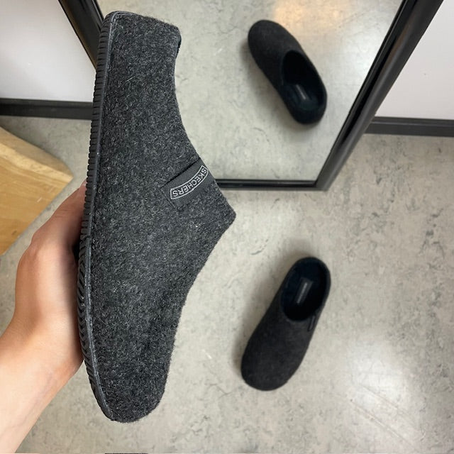 Skechers tøfler – bred passform med Memory Foam og åpen hæl
