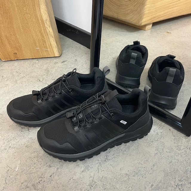 Vannavvisende herre outdoor-sko med svangstøtte og bred passform fra Green Comfort