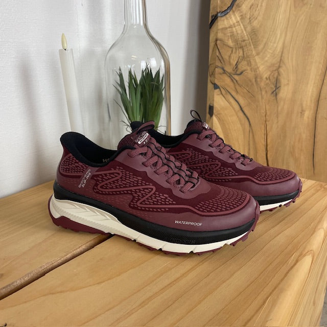 Bordeaux Skechers vanntett Slip-in sko med Memory Foam og god støtdemping