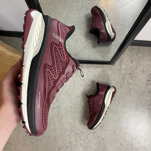 Bordeaux Skechers vanntett Slip-in sko med Memory Foam og god støtdemping