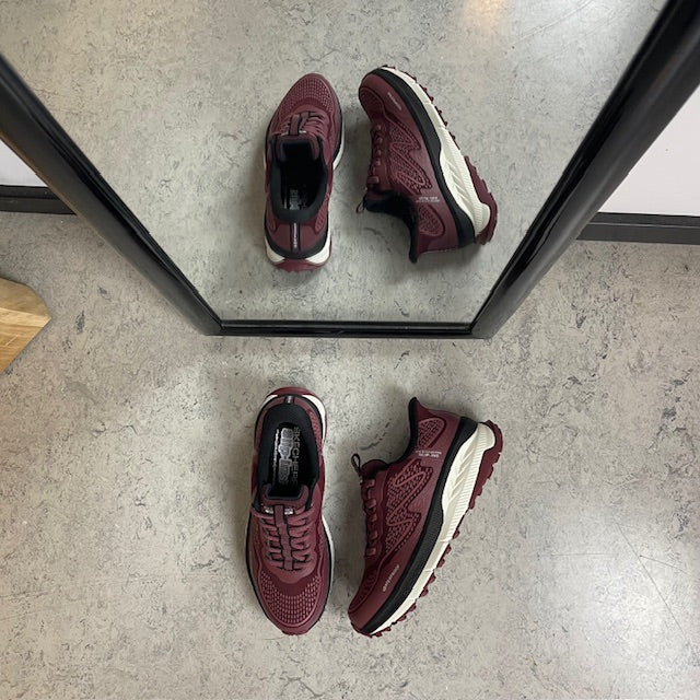 Bordeaux Skechers vanntett Slip-in sko med Memory Foam og god støtdemping