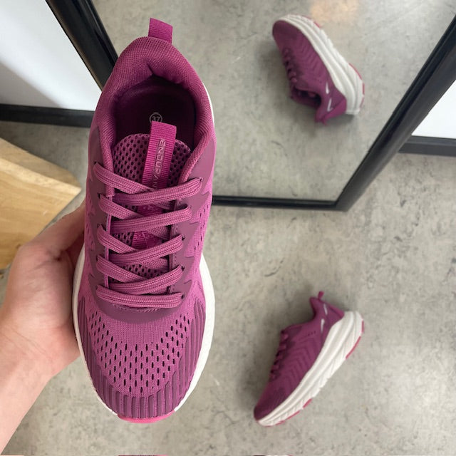 Endurance lilla sneaker med hvit såle – pustende komfort