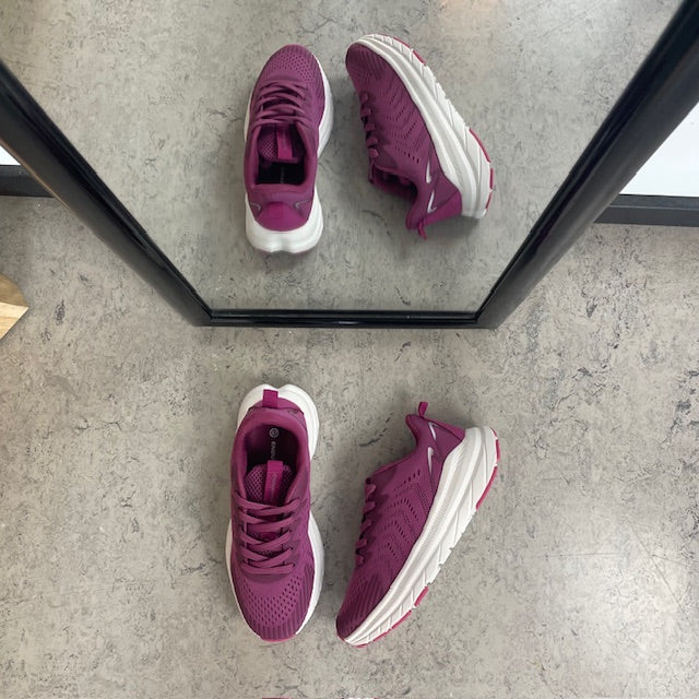 Endurance lilla sneaker med hvit såle – pustende komfort