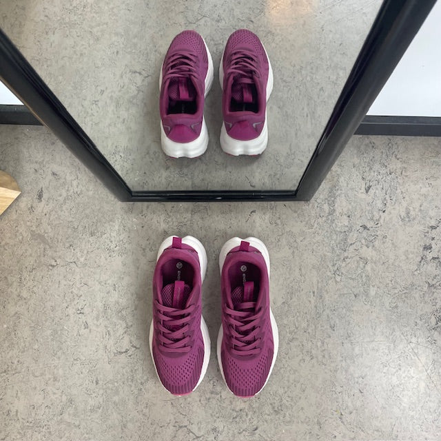 Endurance lilla sneaker med hvit såle – pustende komfort
