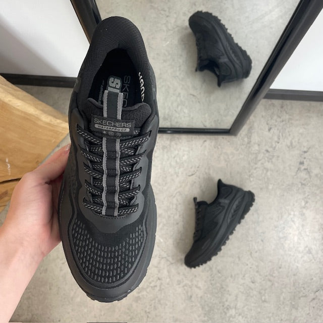 Svart Skechers Slip-ins Switch Back – vanntett sko med Memory Foam og enkel påkledning