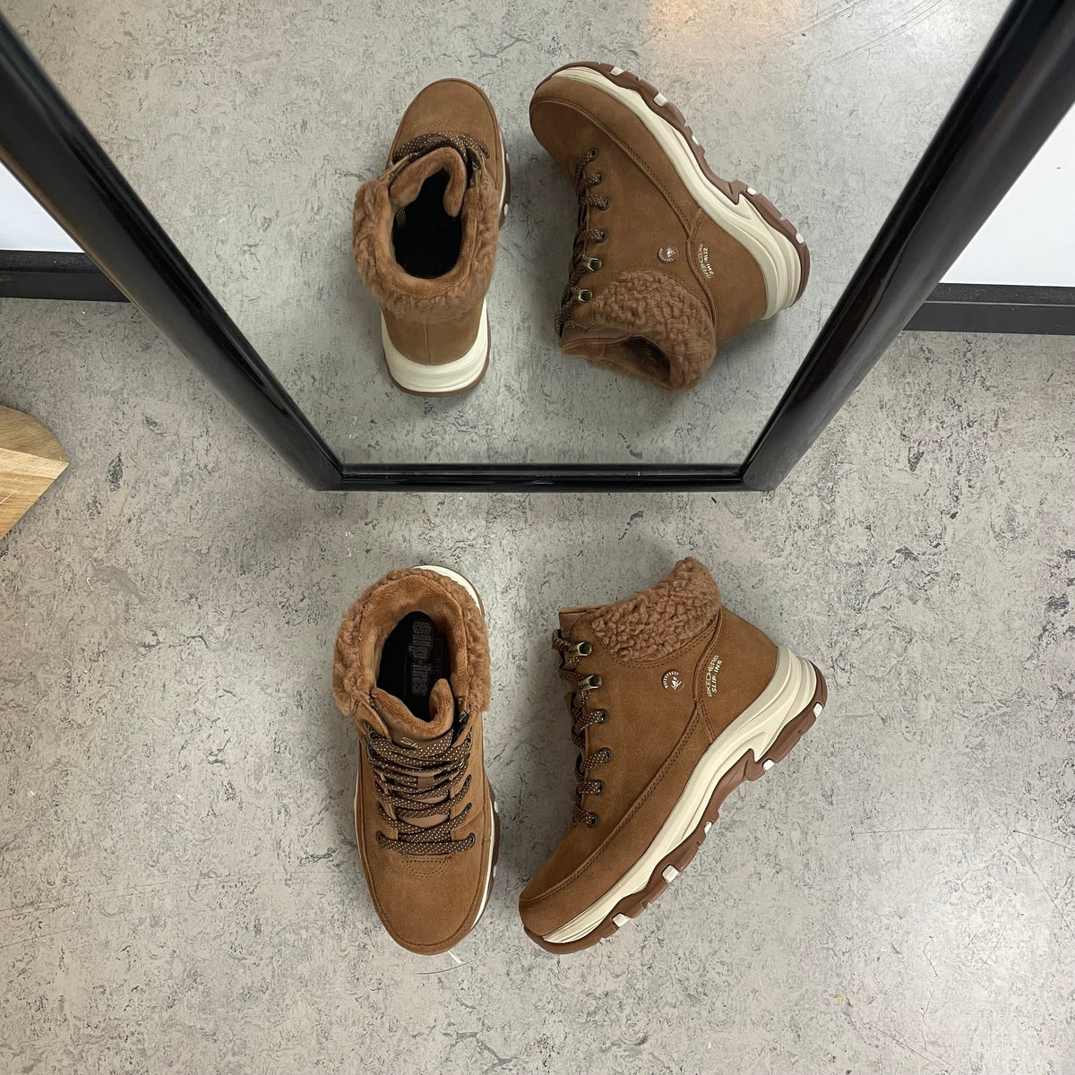 Vanntett vinterstøvel i brunt semsket skinn med varm fôring og god bredde fra Skechers