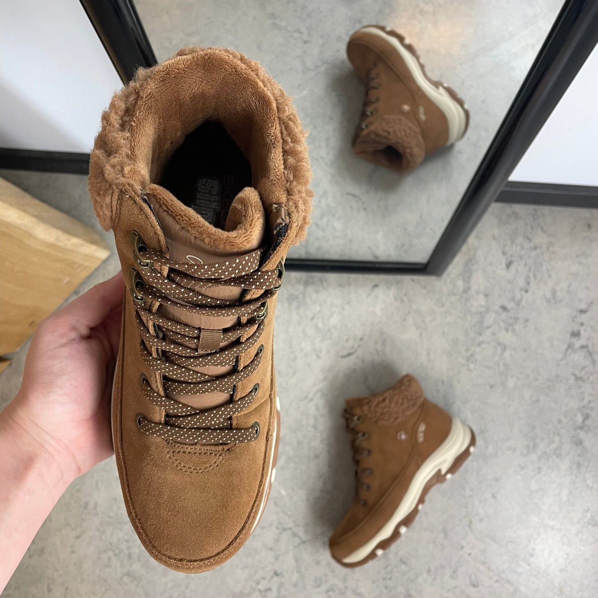 Vanntett vinterstøvel i brunt semsket skinn med varm fôring og god bredde fra Skechers