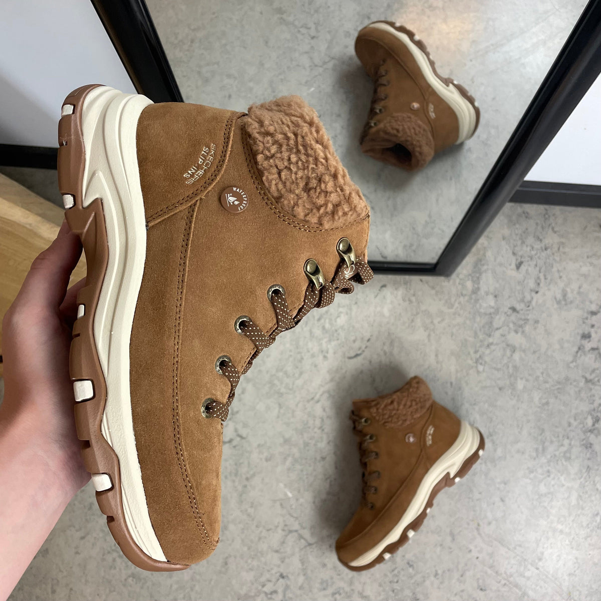 Vanntett vinterstøvel i brunt semsket skinn med varm fôring og god bredde fra Skechers