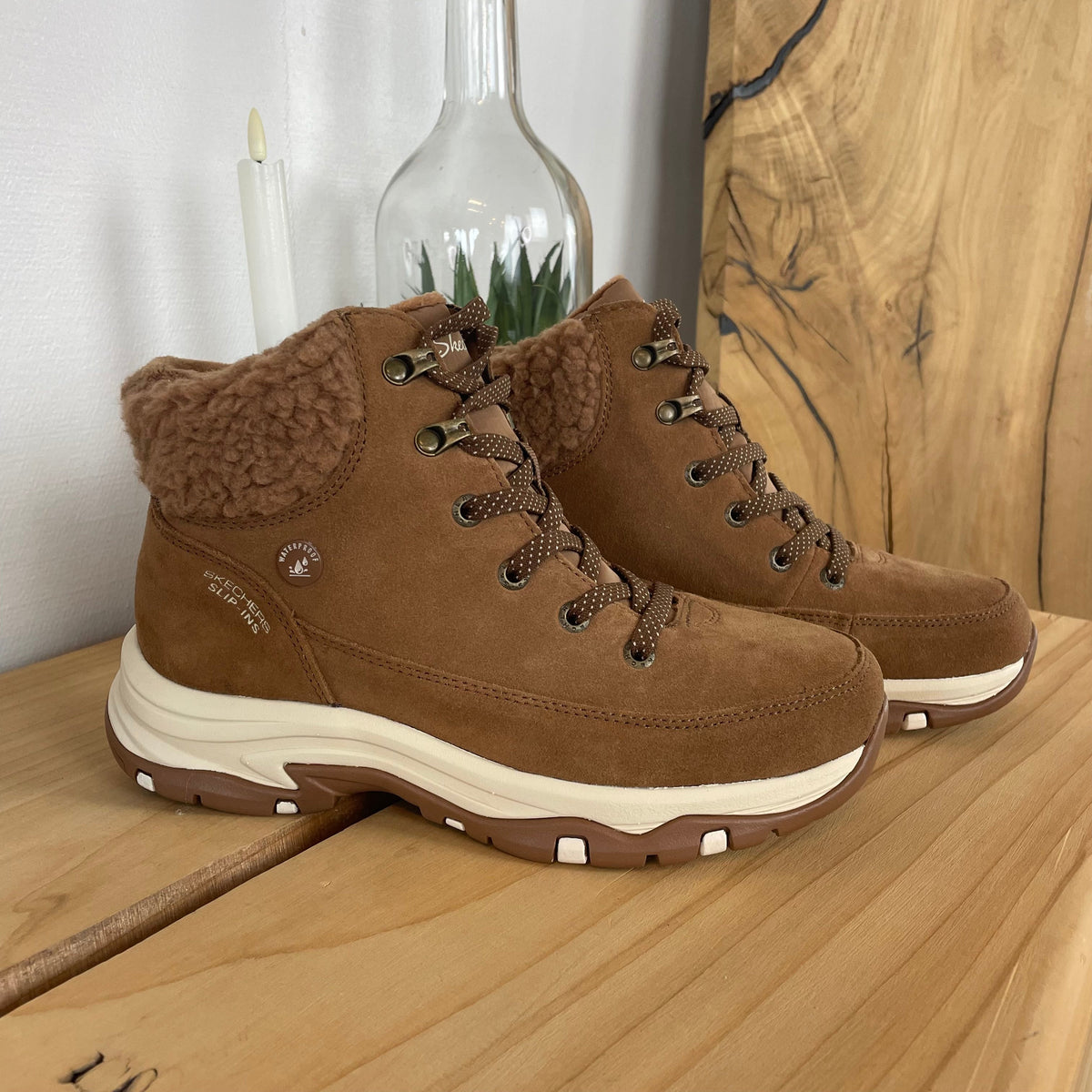 Vanntett vinterstøvel i brunt semsket skinn med varm fôring og god bredde fra Skechers