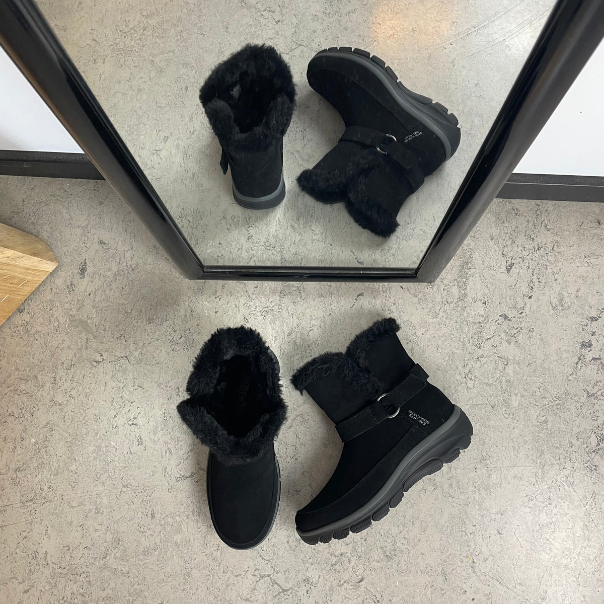 Skechers vinterstøvel – varm Slip-ins støvel i svart semsket skinn med bred passform