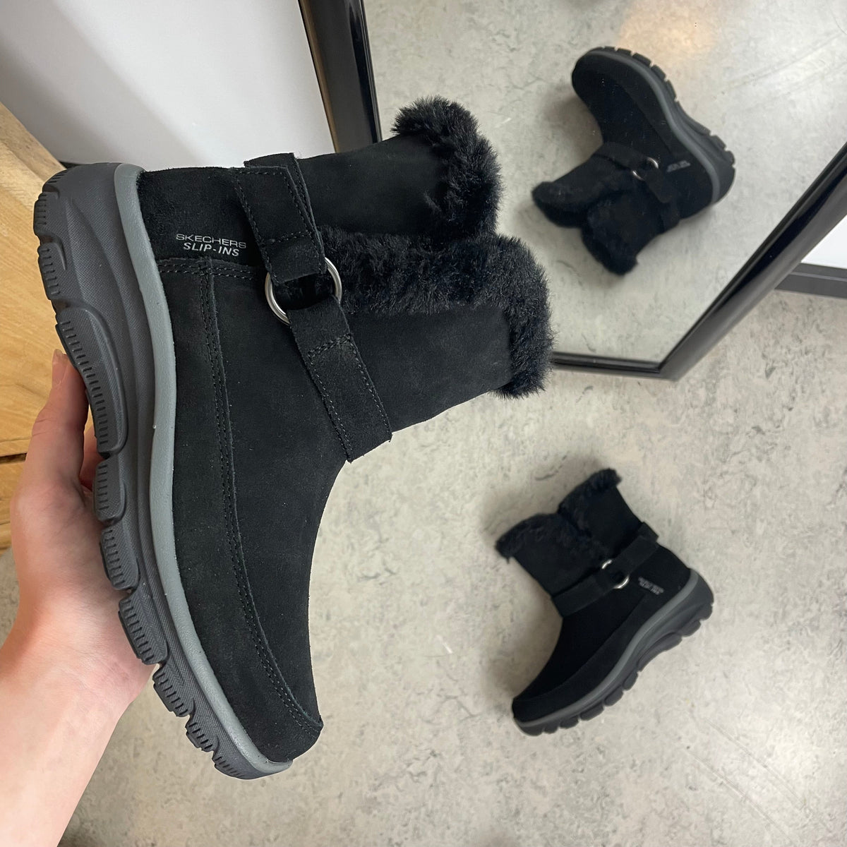 Skechers vinterstøvel – varm Slip-ins støvel i svart semsket skinn med bred passform