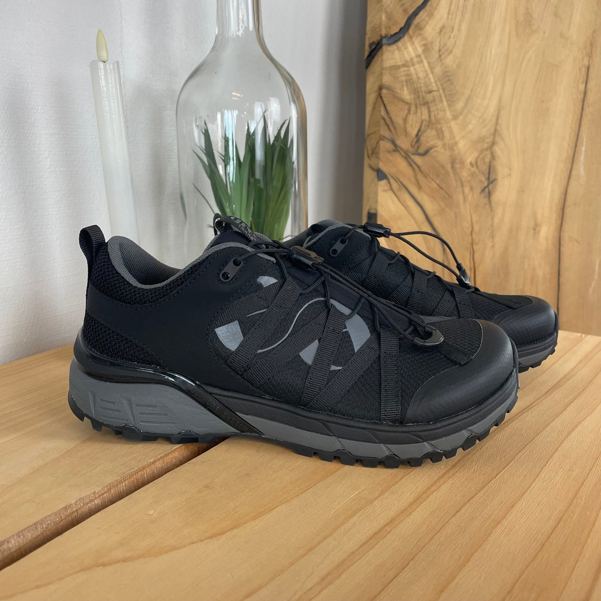 Sort vannavvisende damesko med bred passform og fotbue-støtte fra Green Comfort