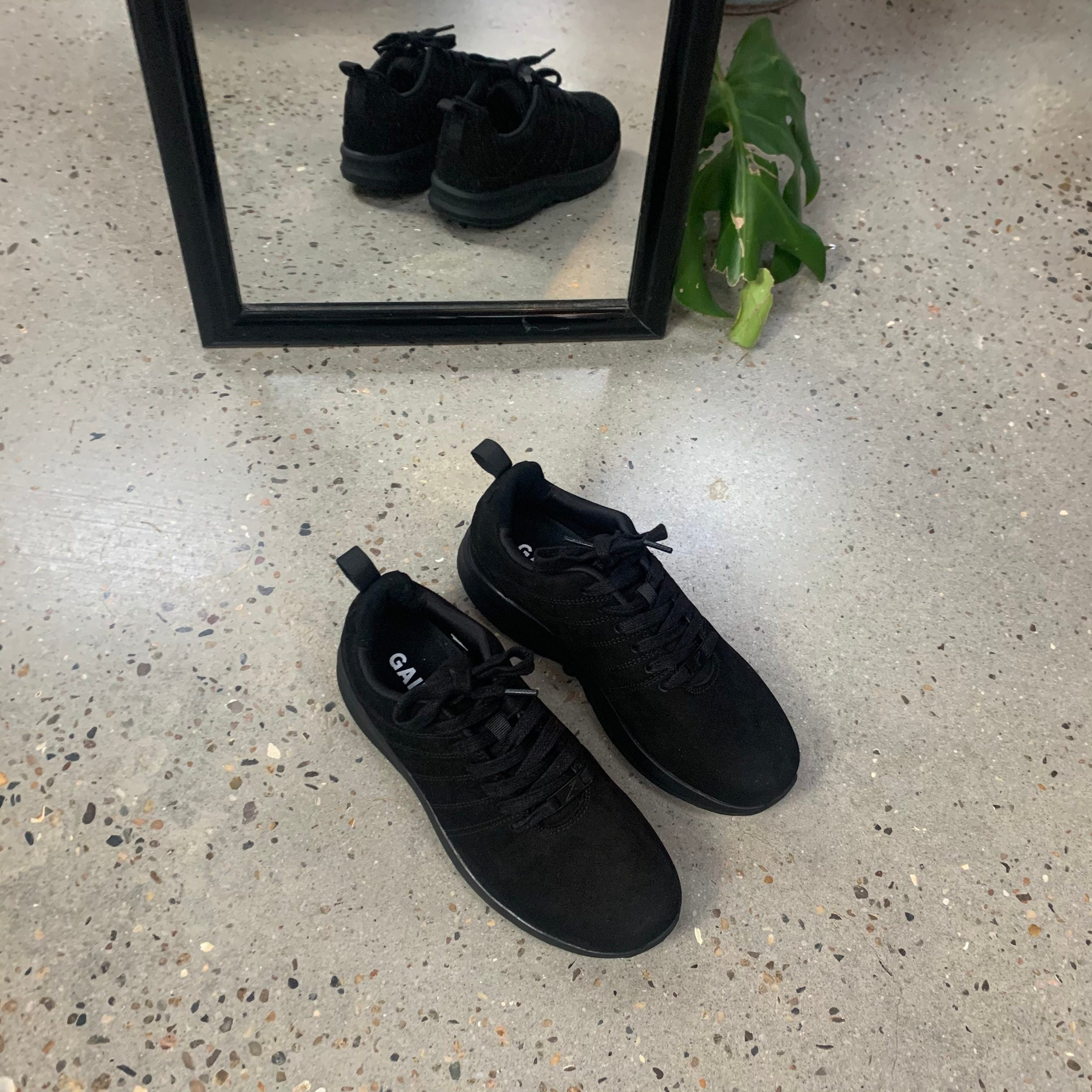 Svarte Gaitline-sneakers i nubuck-skinn