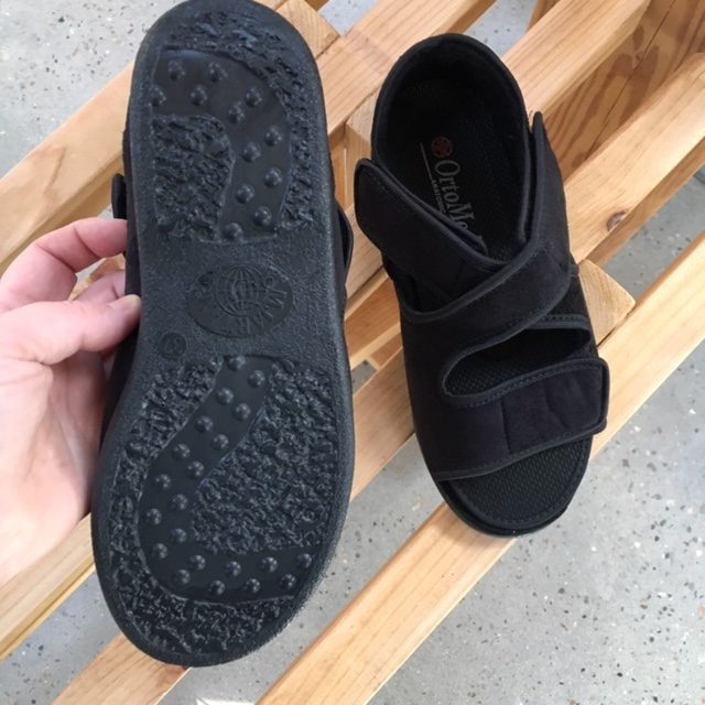 Sandal fra OrtoMed med borrelås og hælkappe