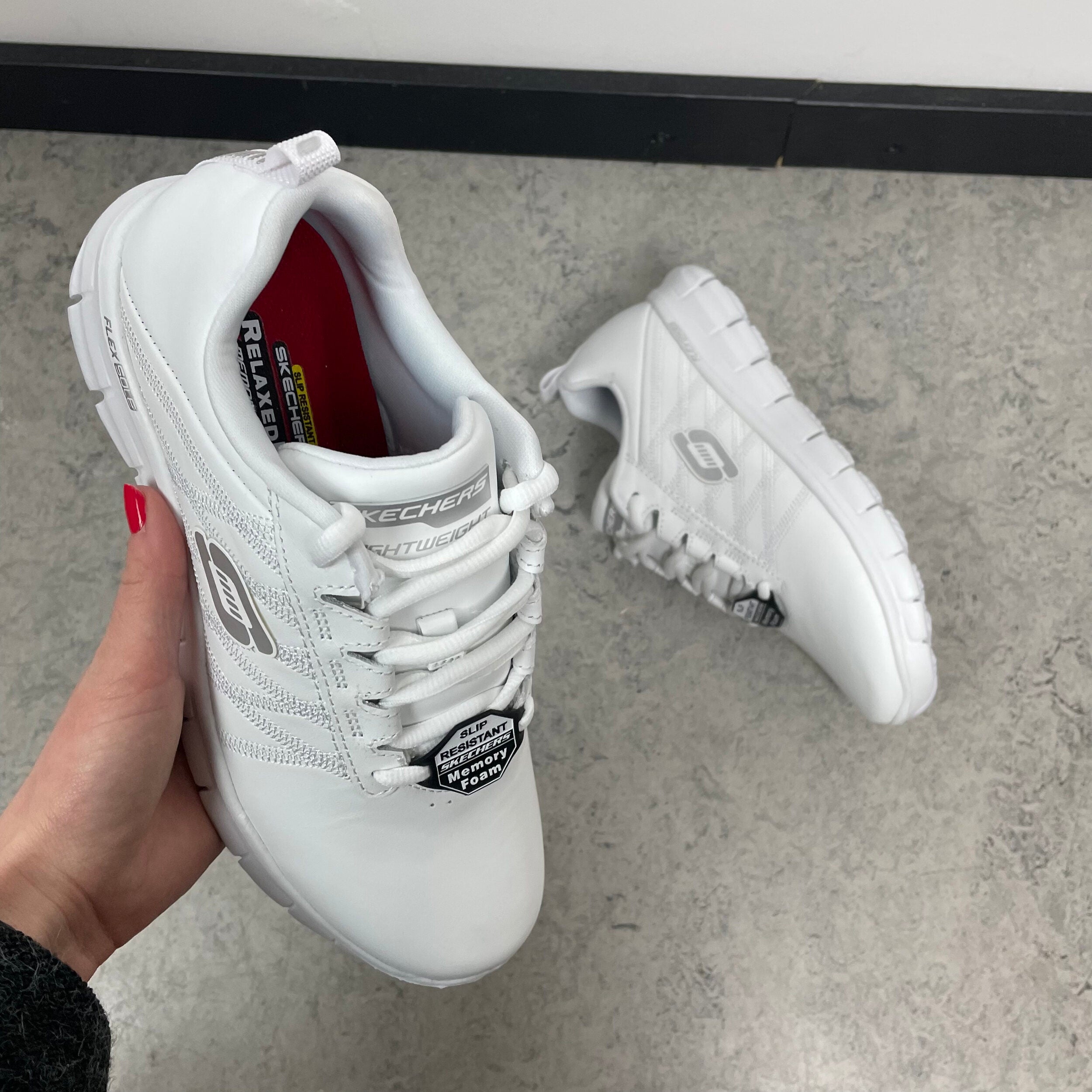 Hvit Skechers work-sko med memory foam