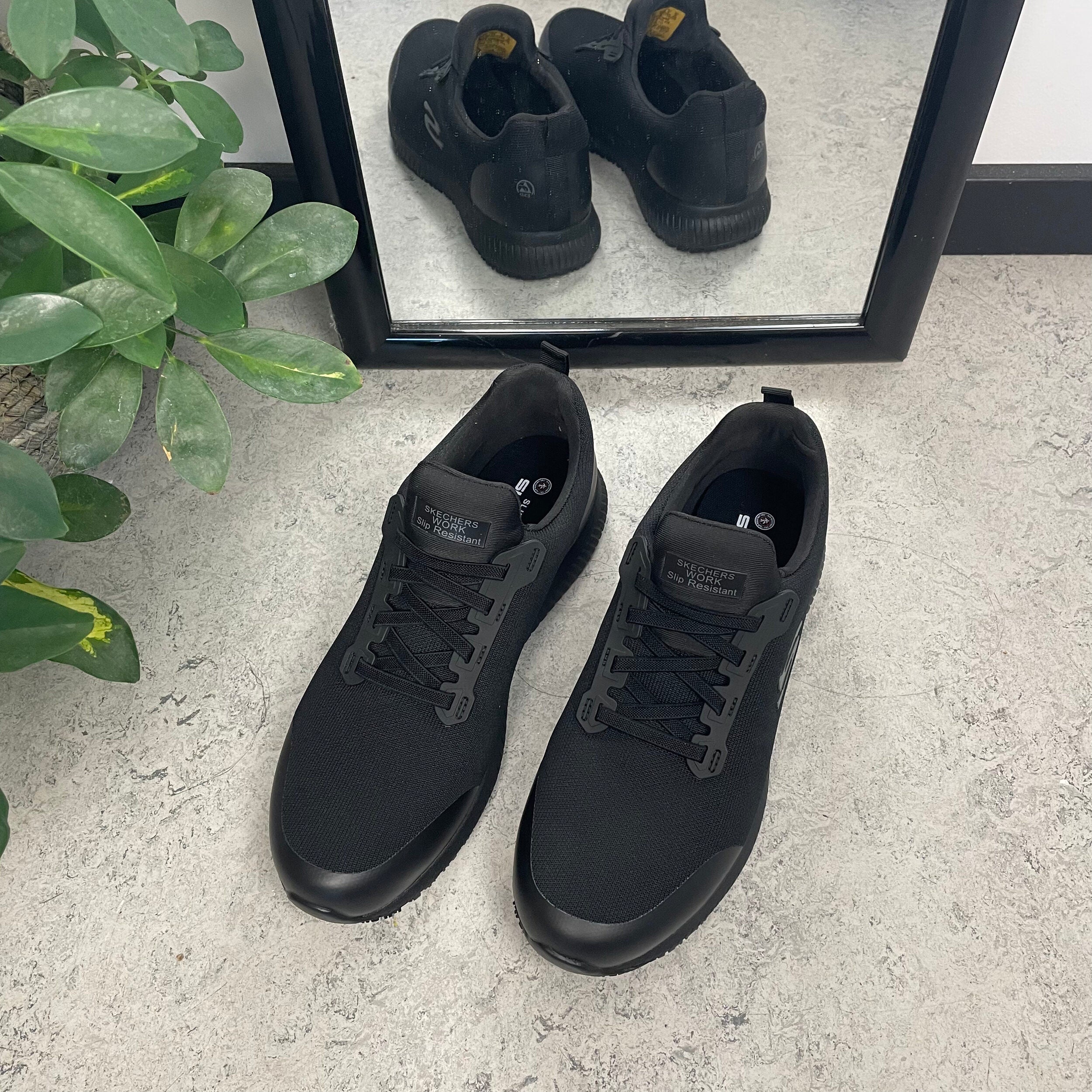 Svart Skechers arbeidssko med ESD