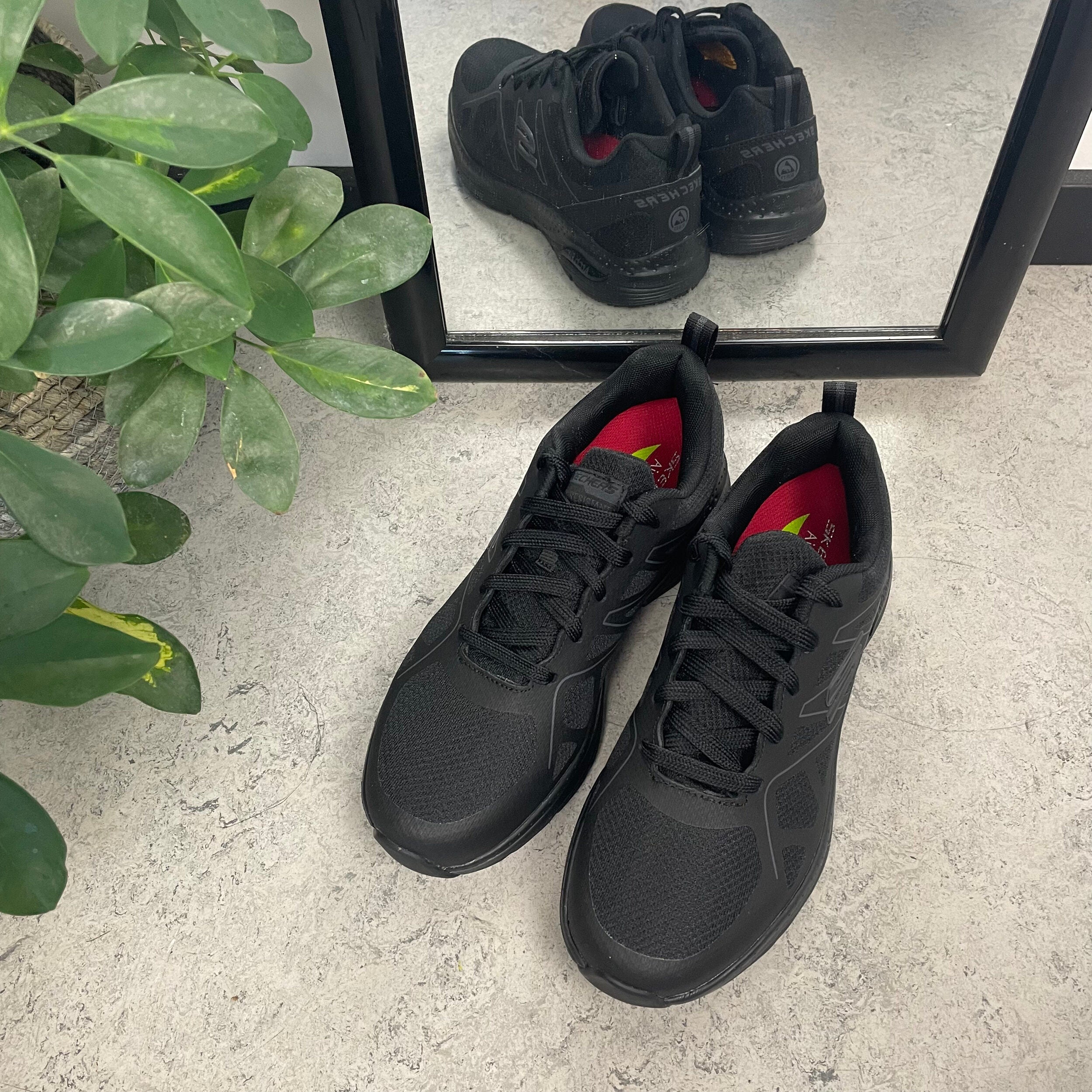 Skechers Work sko i svart med svangstøtte