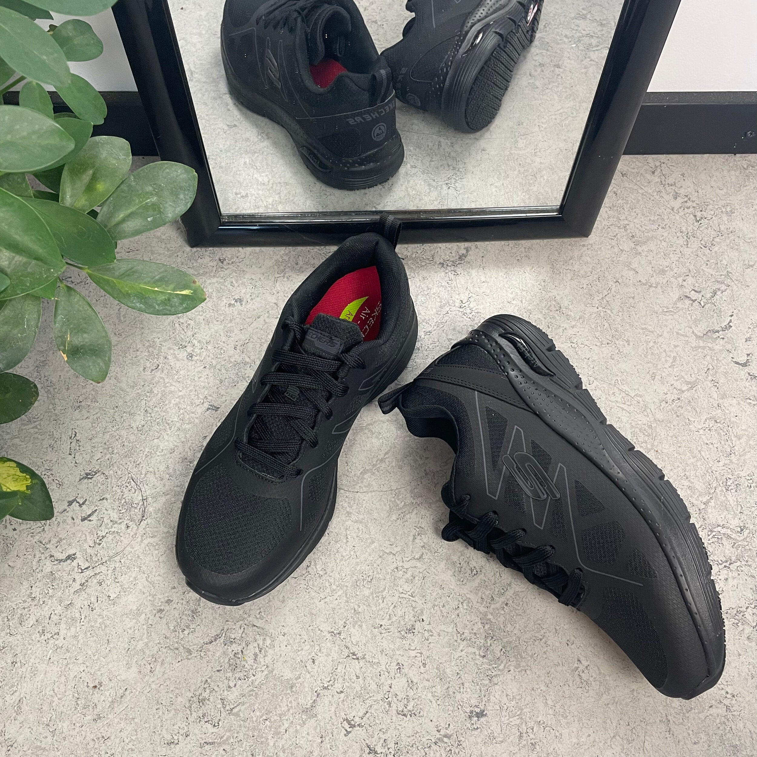 Skechers Work sko i svart med svangstøtte
