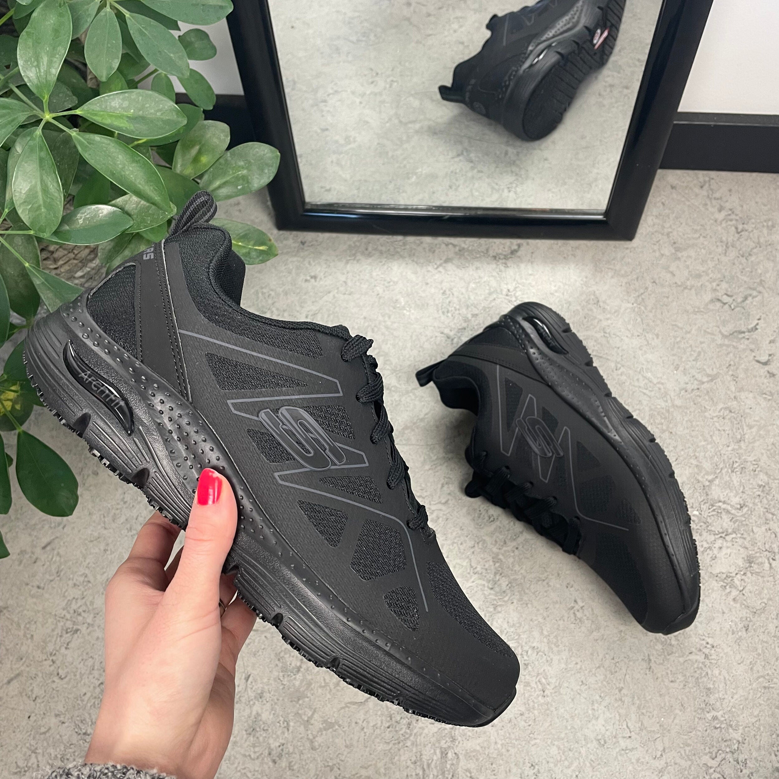 Skechers Work sko i svart med svangstøtte