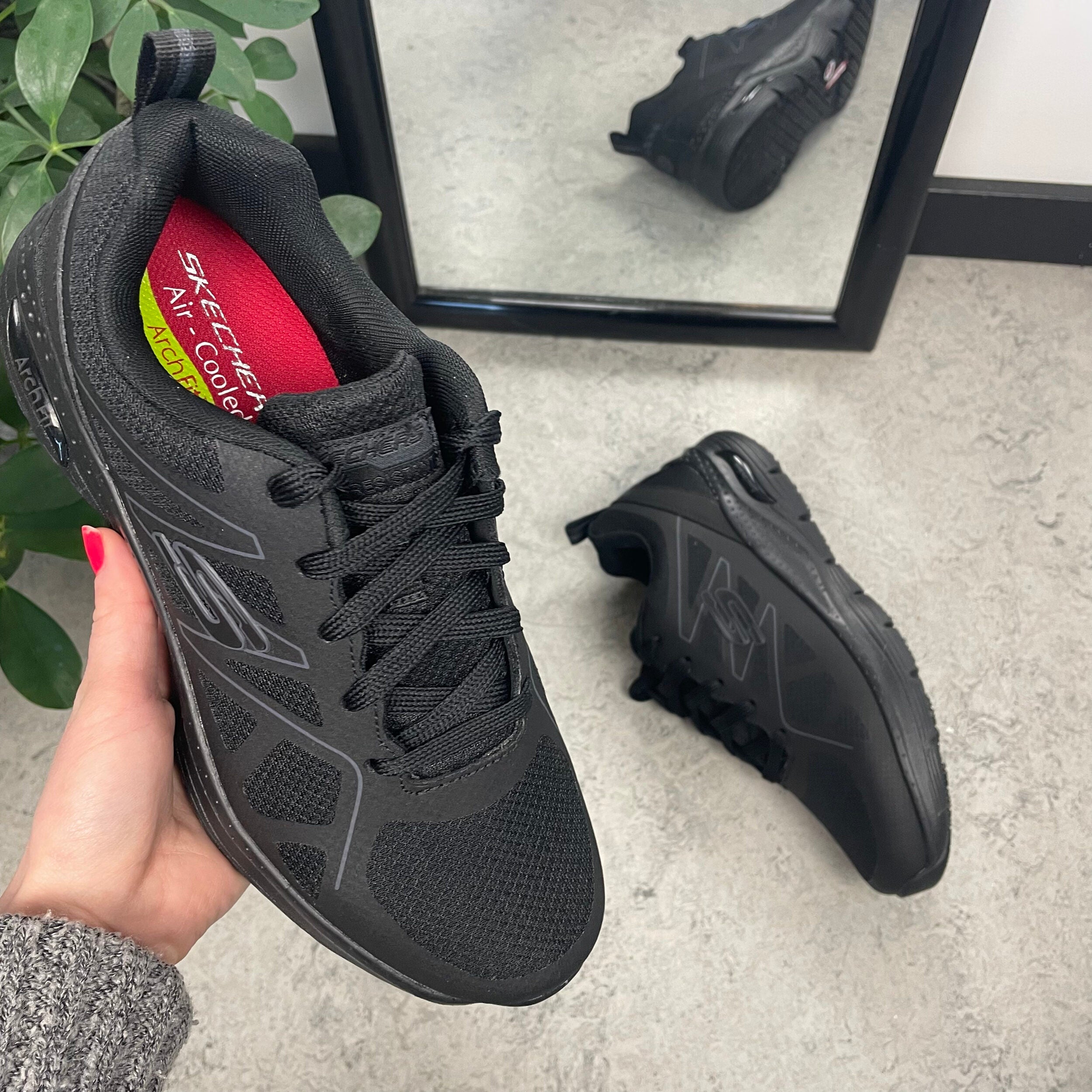 Skechers Work sko i svart med svangstøtte