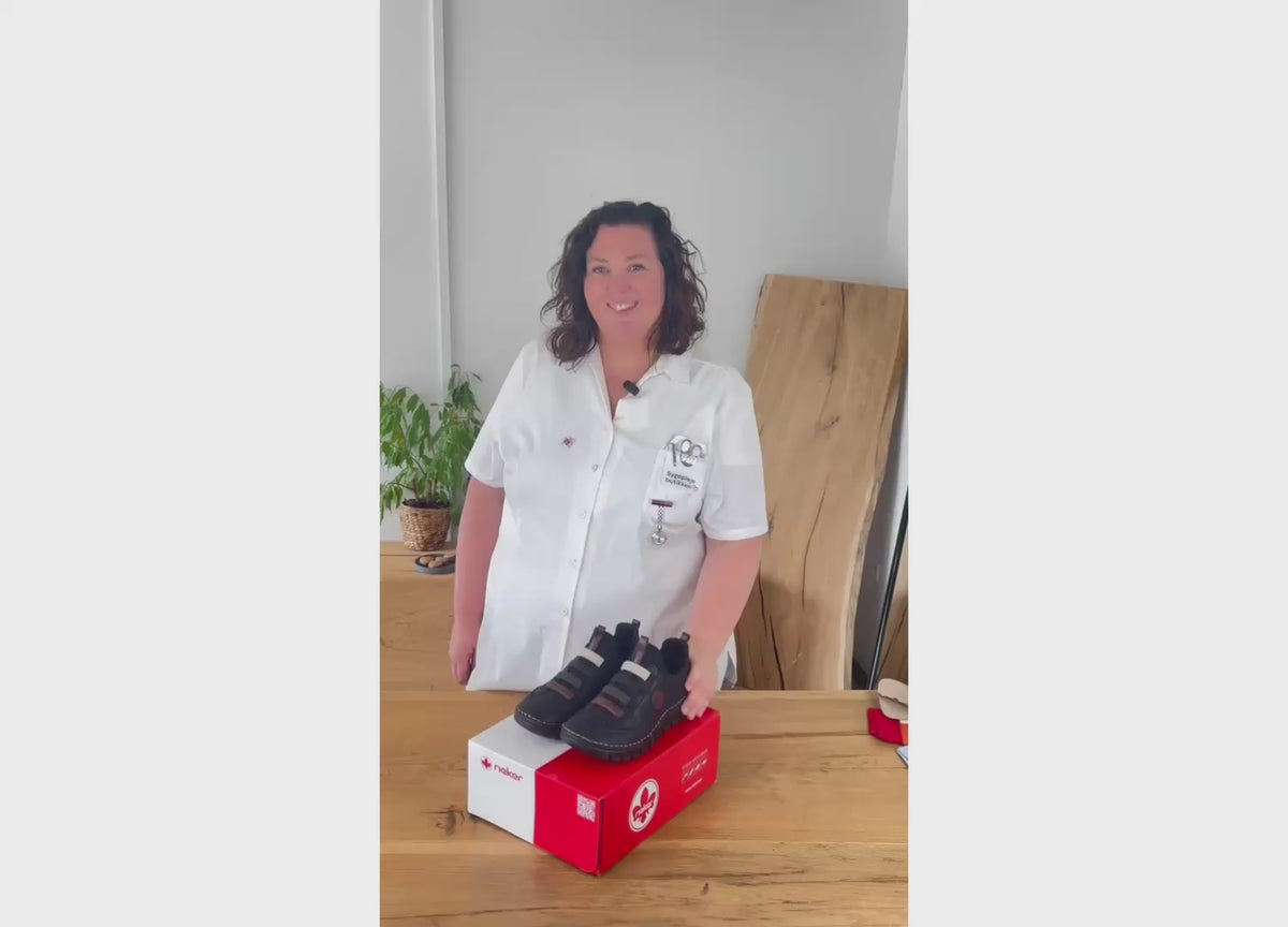 Last inn video: Rieker sko til dame i svart – fleksibel slip-on-komfort