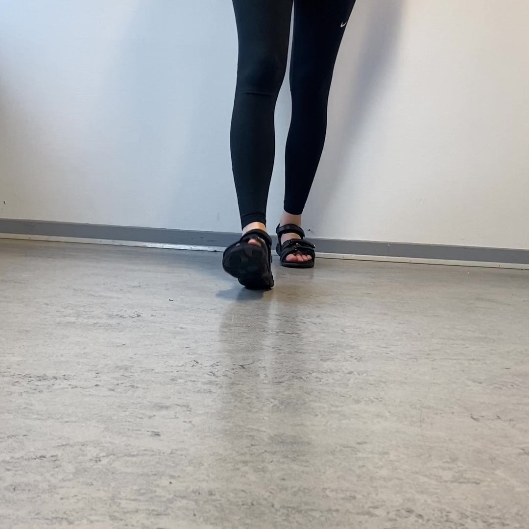 Last inn video: Green Comfort Corsica sandal – svart