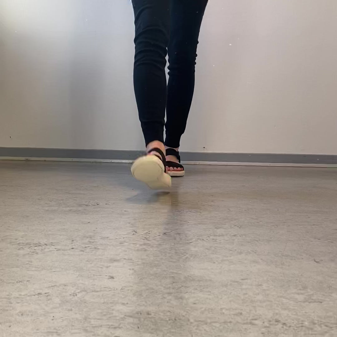 Last inn video: Svart Cph-Comfort sandal – myk sandal for arbeid og hverdag