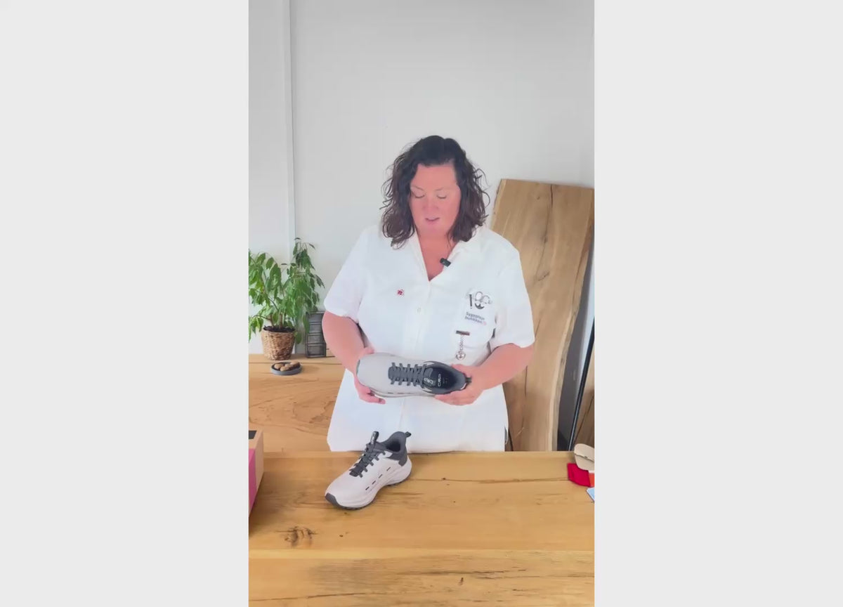 Last inn video: CMP Kymber Easy-Fit – lys grå sneaker med elastiske snørebånd