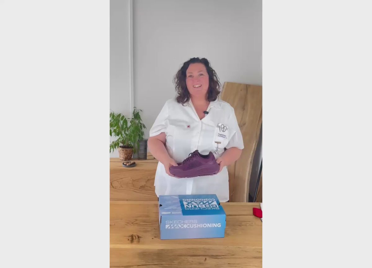 Last inn video: Bordeaux Skechers Max Cushioning Endeavour – støtdempende komfort