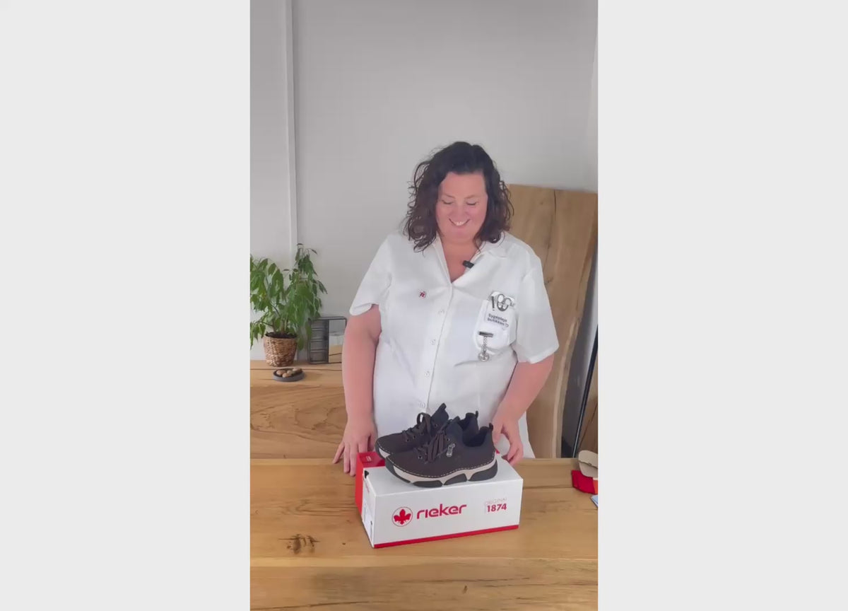 Last inn video: Rieker damesneakers i brun – støtdemping til hverdagen