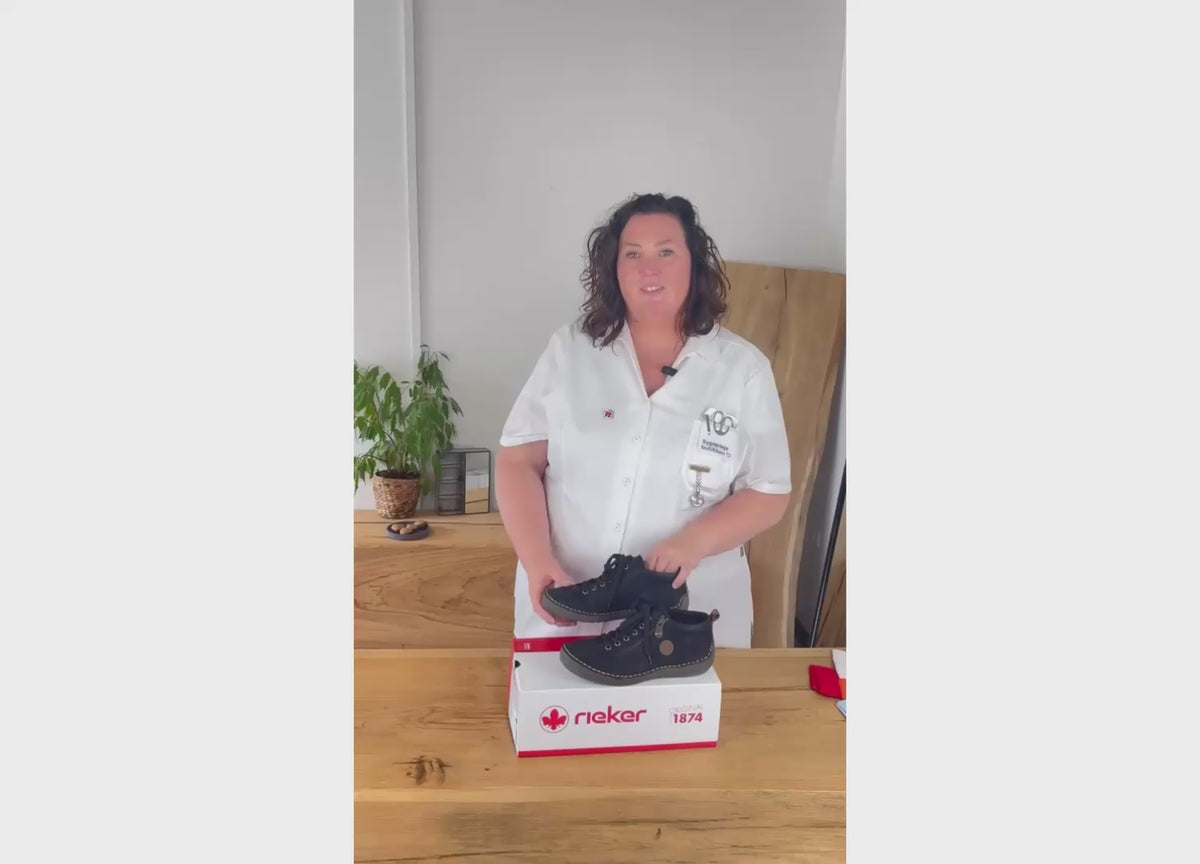 Last inn video: Rieker Antistress støvle til dame i svart med snøring og glidelås