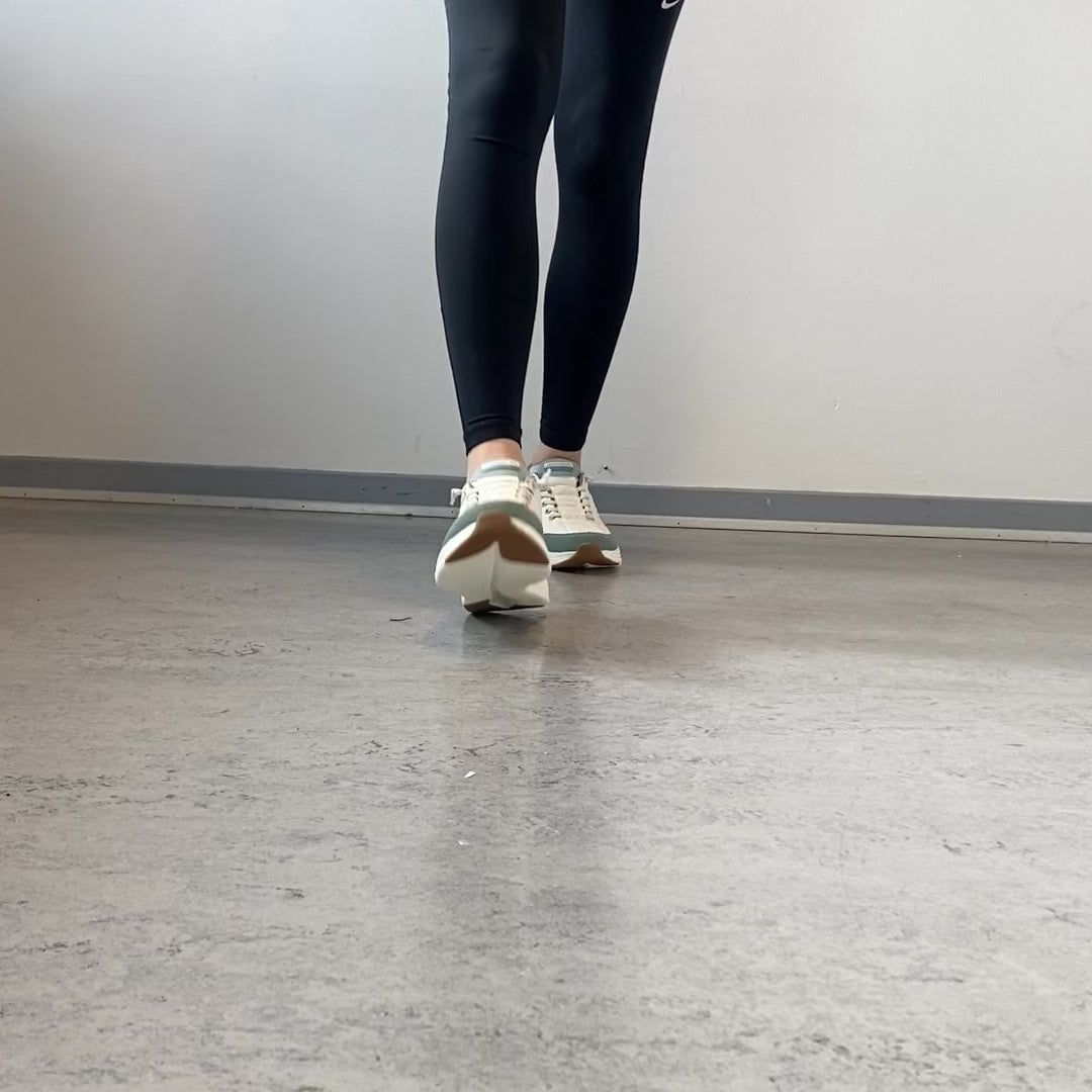 Last inn video: Skechers Slip-ins – Contour Foam Cozy Fit – hvit/grønn