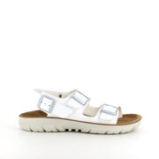Hvit Birkenstock Kano-sandal med sklisikre såler.