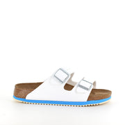 Hvit Birkenstock Arizona-sandal med godkjente sklisikre såler