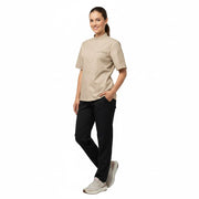 Nybo Khaki unisex kortermet kokkejakke — New Nordic, ergonomisk og strekkbar