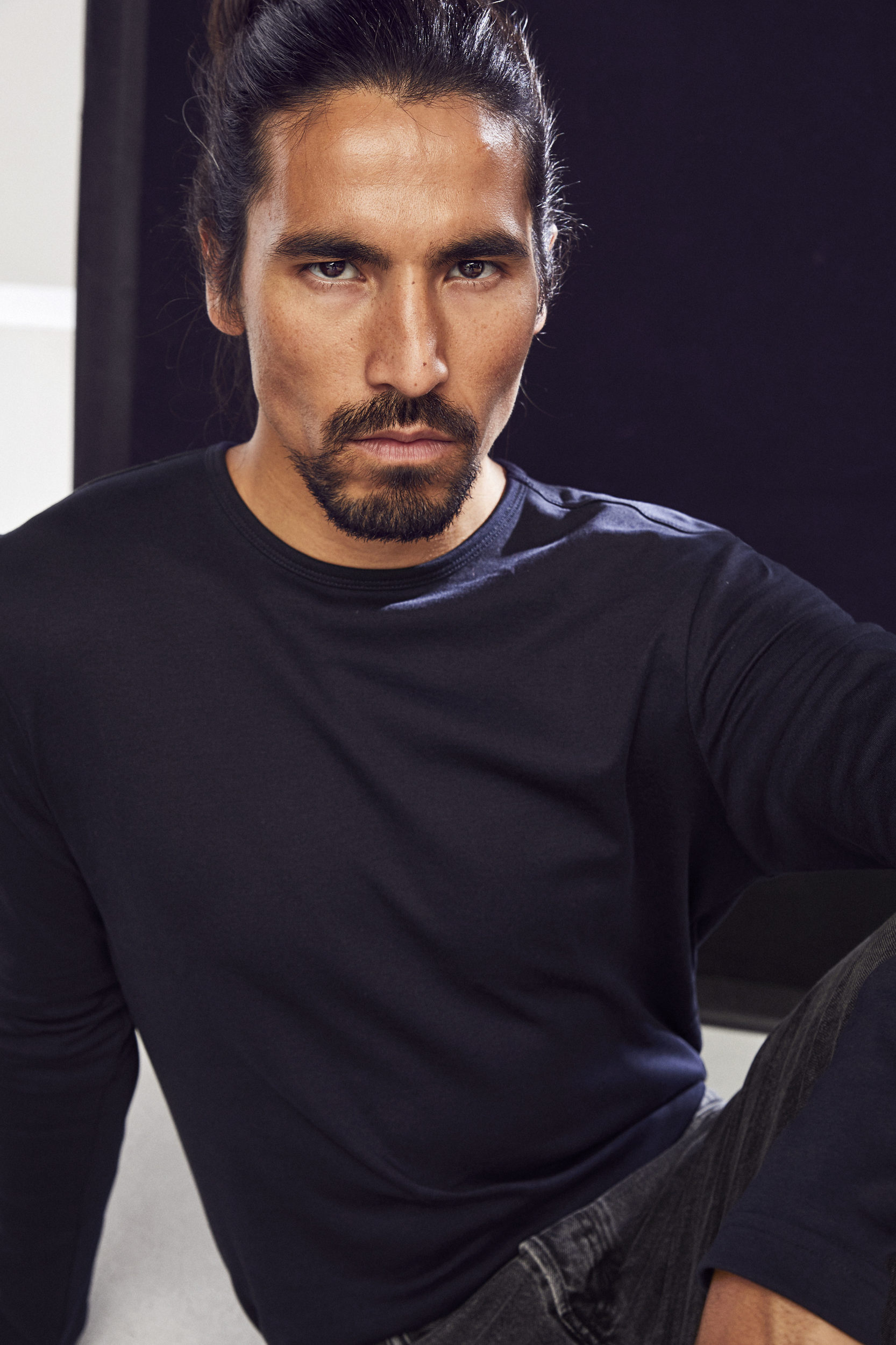 Marineblå langermet t-skjorte for menn