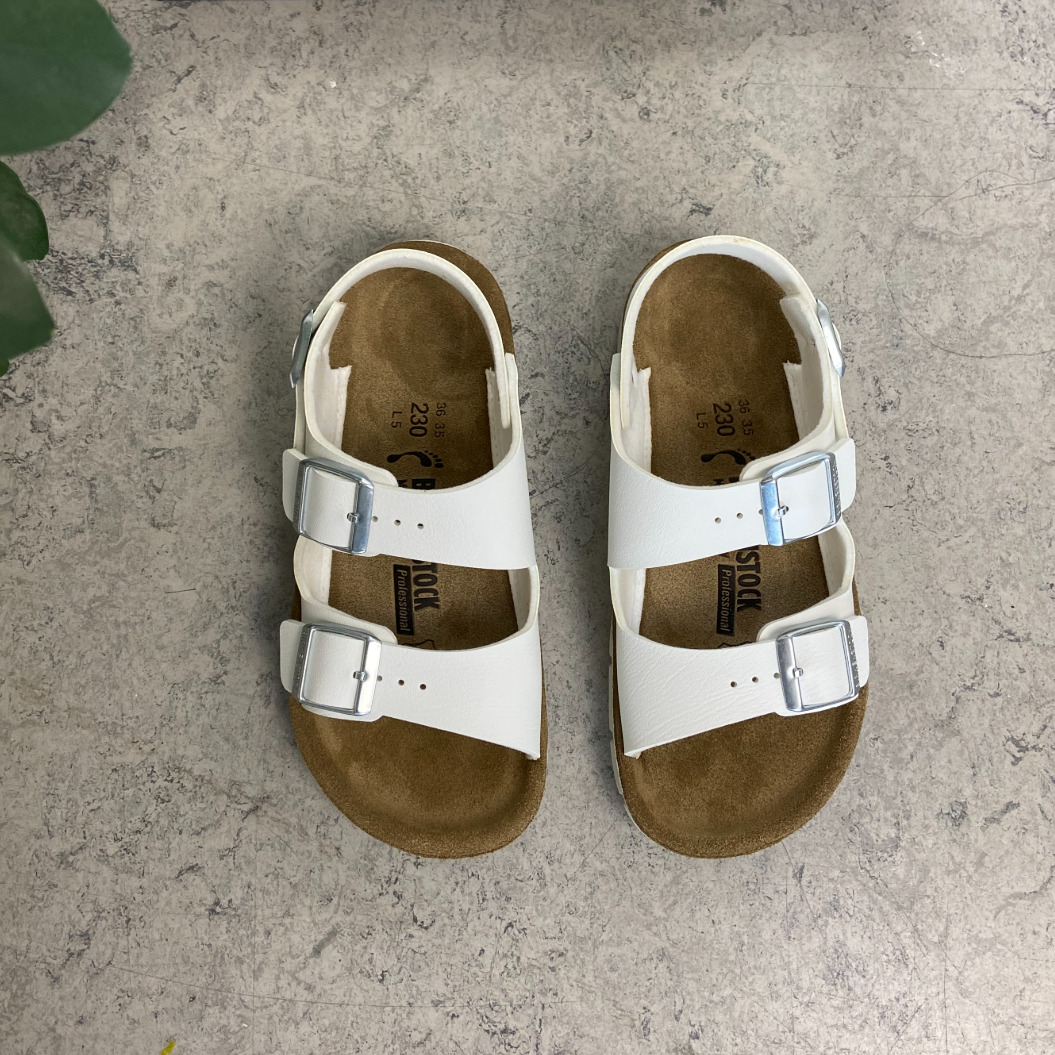 Hvit Kano sandal fra Birkenstock, sklidempe såler