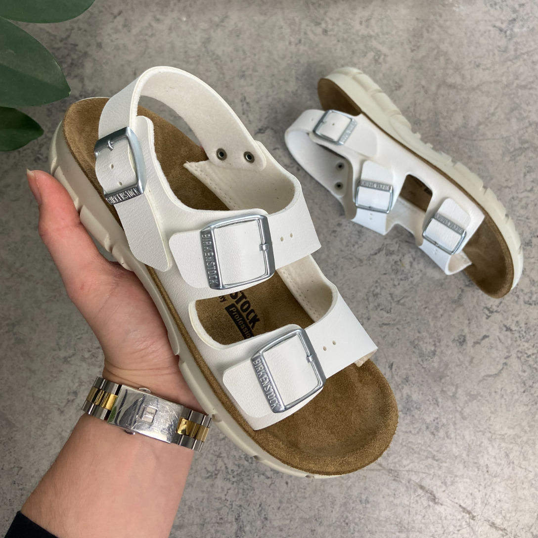 Hvit Kano sandal fra Birkenstock, sklidempe såler