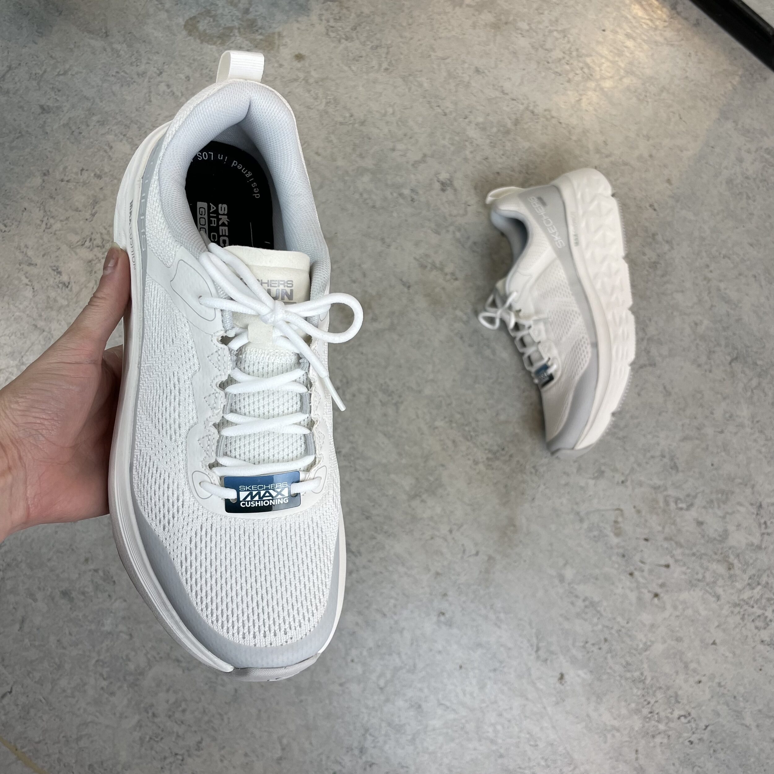Hvite Skechers herresko med Max Cushioning