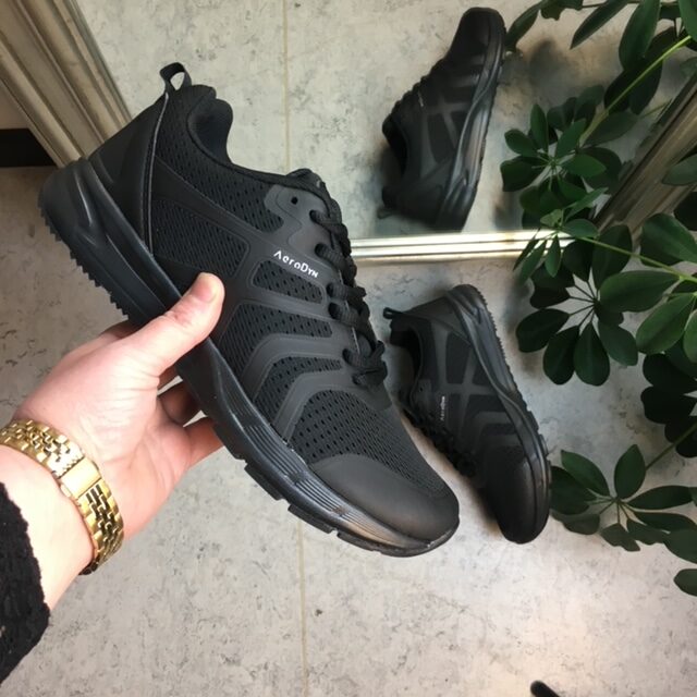 Svart pustende sko fra Endurance