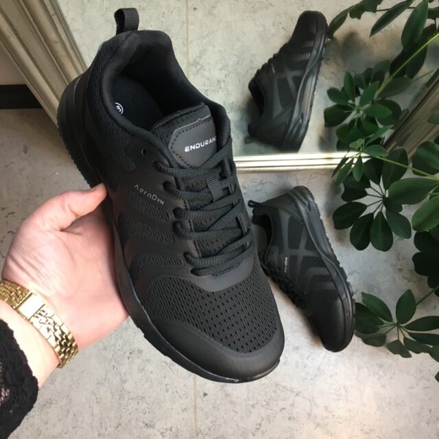 Svart pustende sko fra Endurance