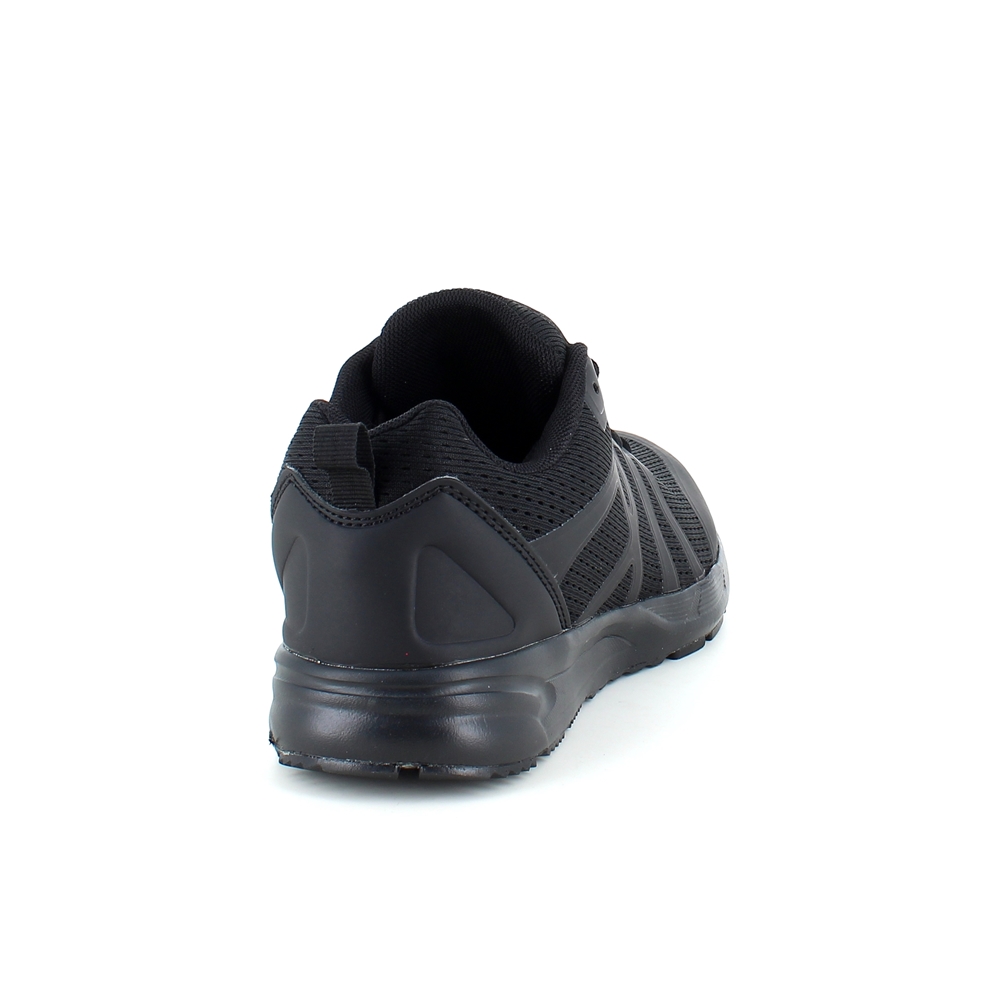 Svart pustende sko fra Endurance