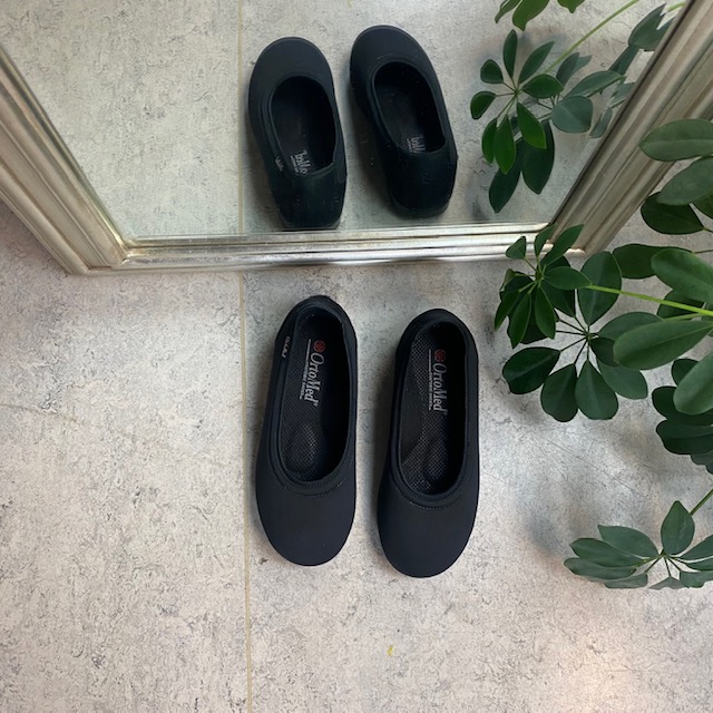 Åpen ballerina til den brede fot