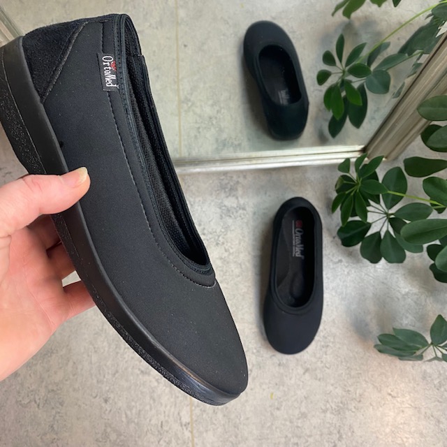 Åpen ballerina til den brede fot