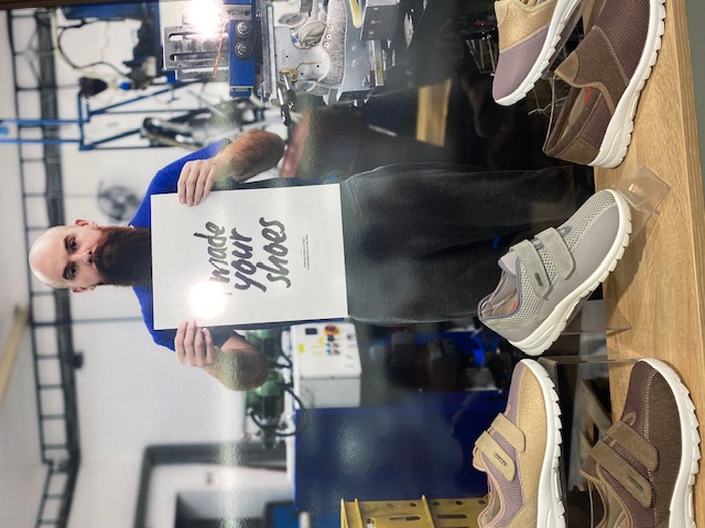 Sandal fra OrtoMed med borrelås og hælkappe