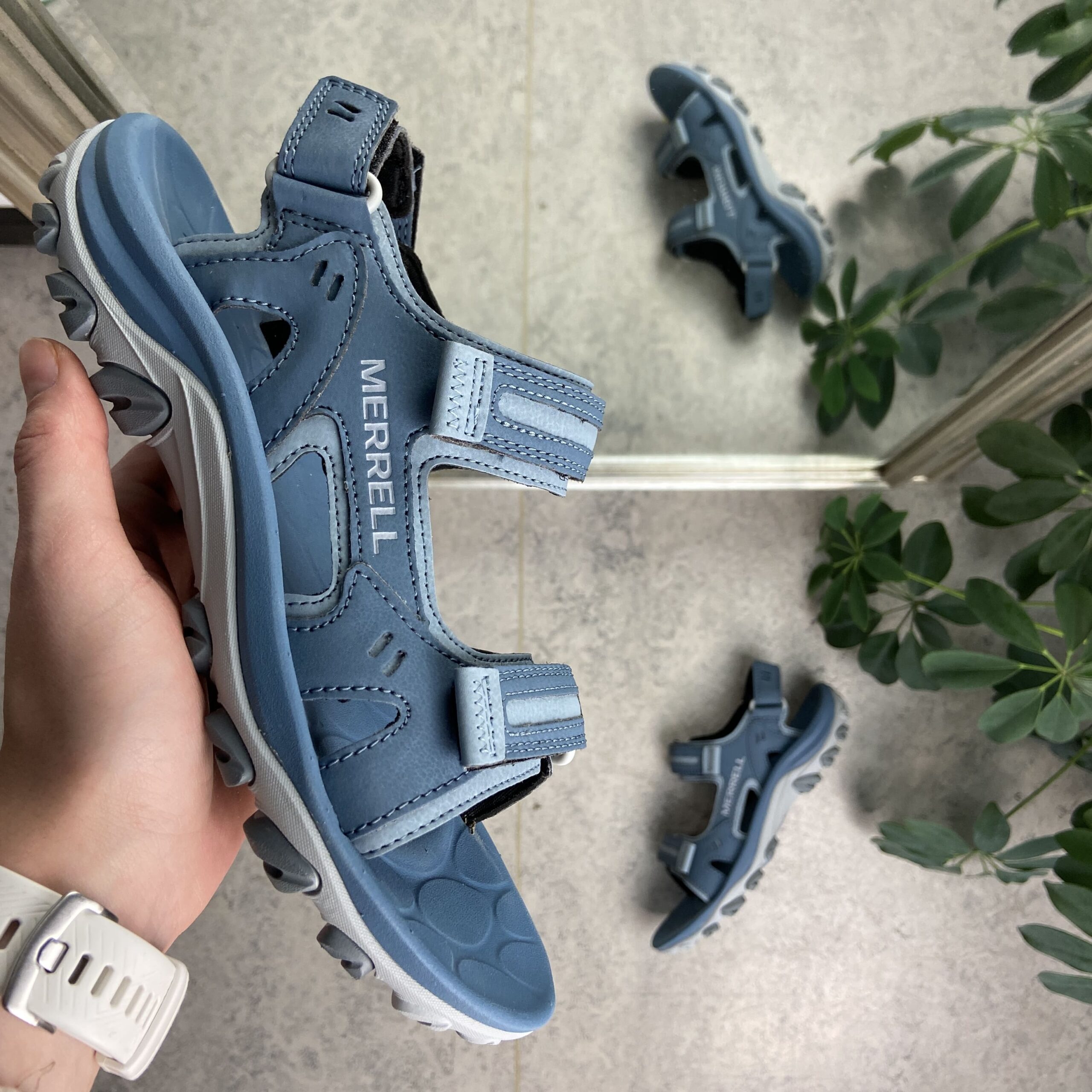 Merrell vannavstøtende vandresandal.