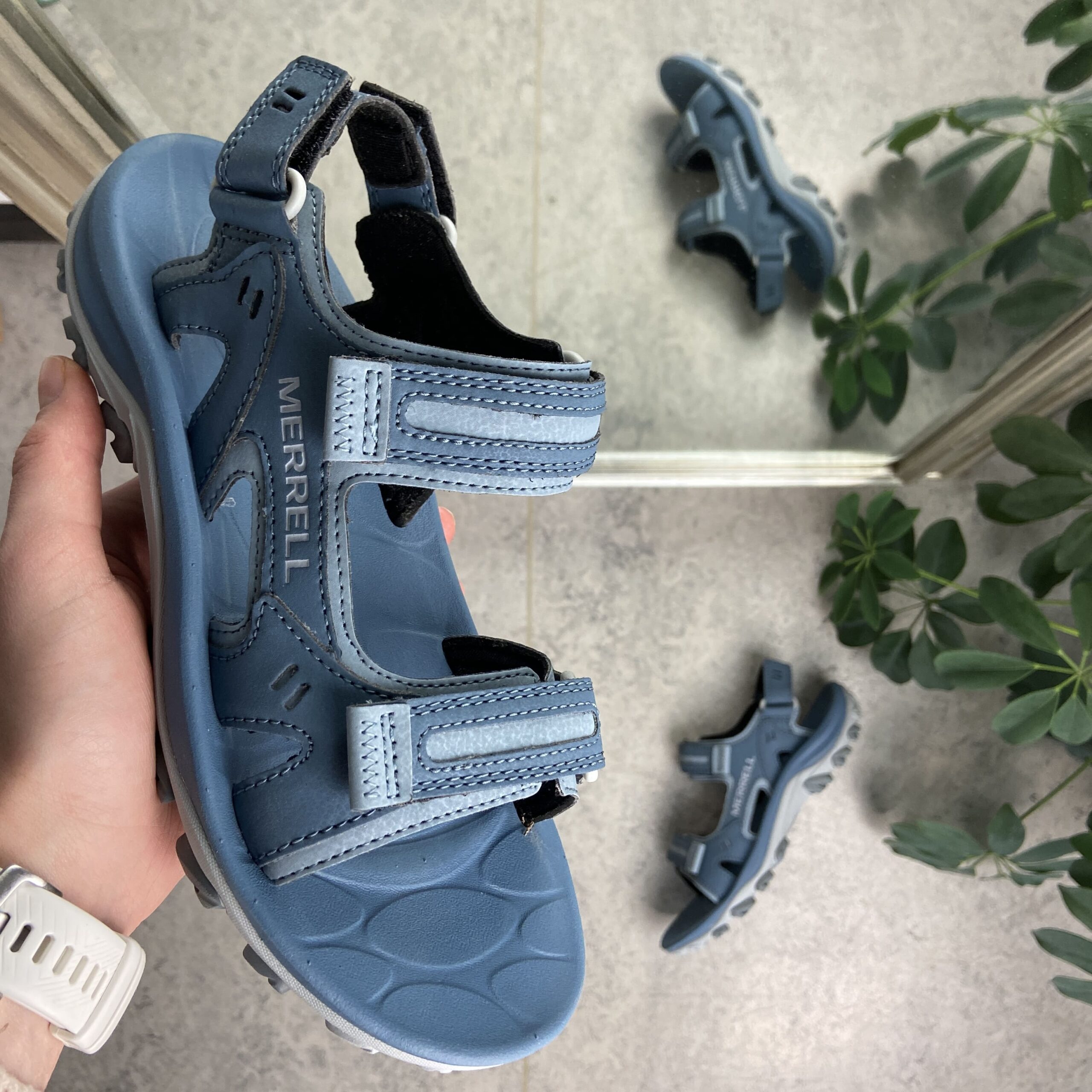 Merrell vannavstøtende vandresandal.