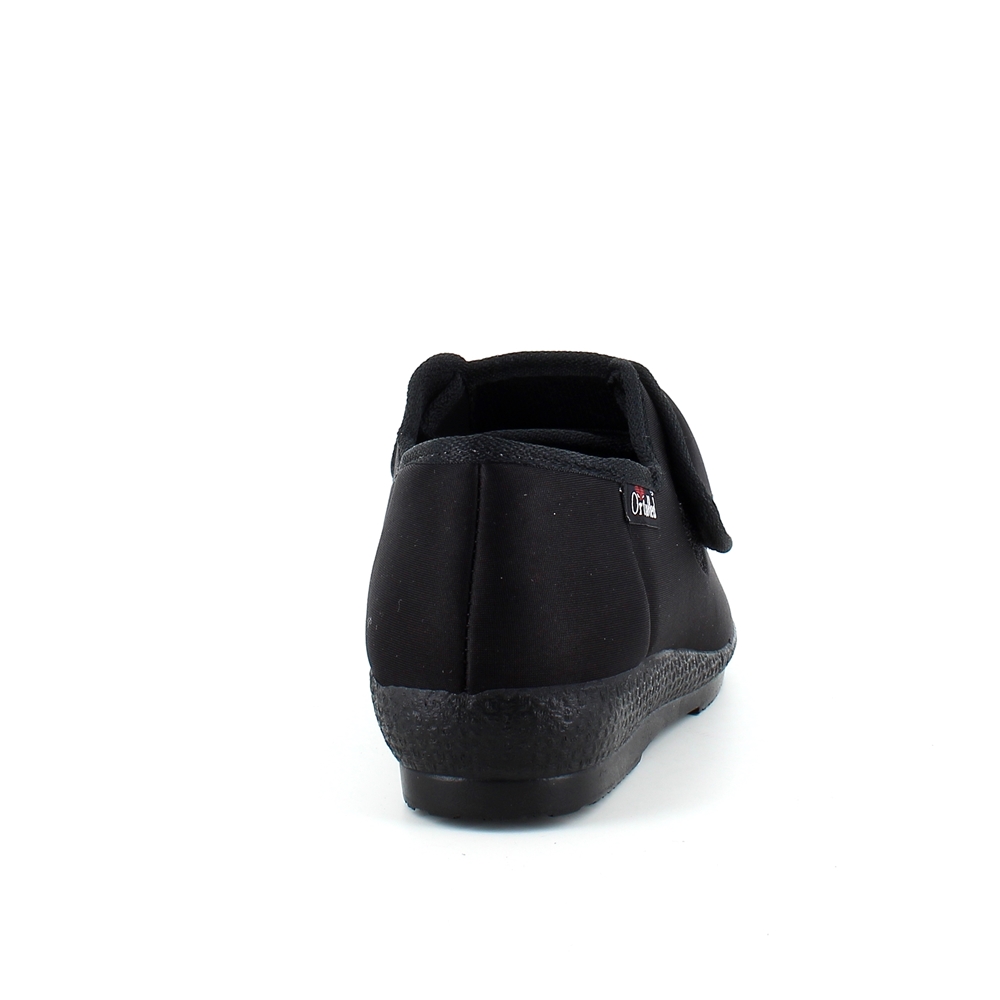 Bred sko med borrelås og plass