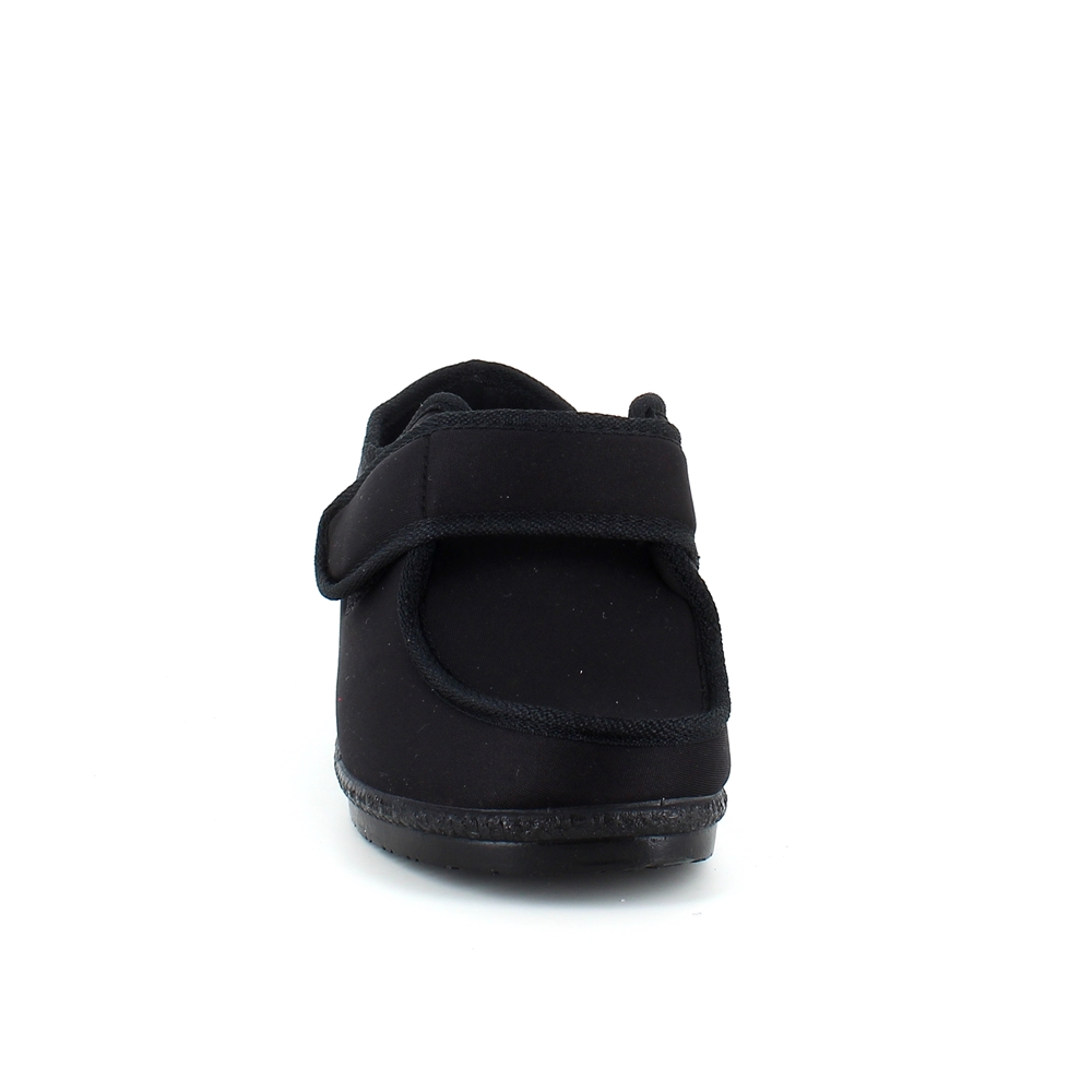 Bred sko med borrelås og plass